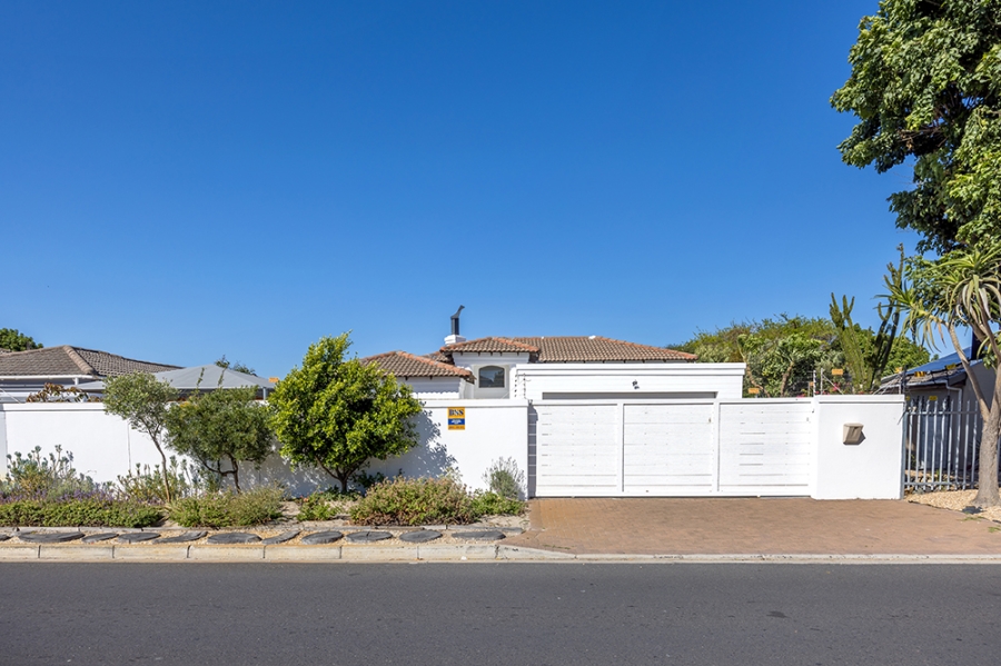 5 Bedroom Property for Sale in Parklands Western Cape